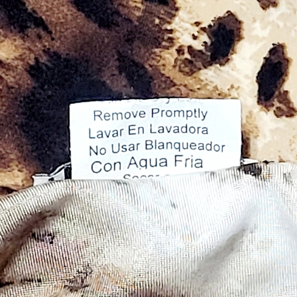 Georgia Rylie Leopard Print SharkBite Top Made in USA (L) - Picture 8 of 9